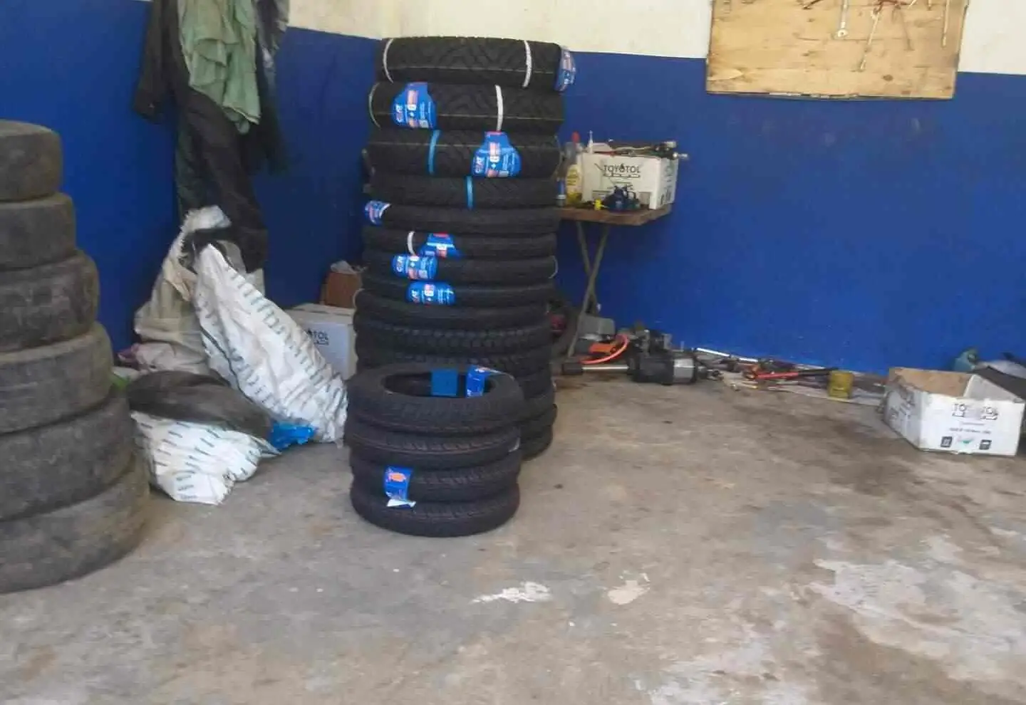  AHM Tyre Shop