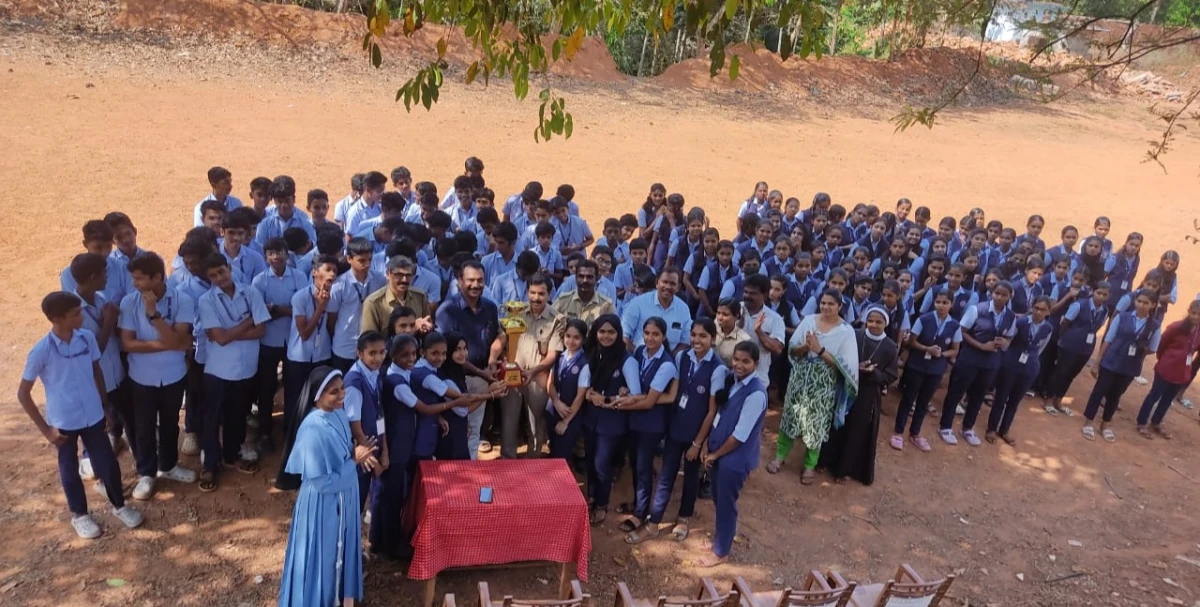 ലഹരിക്കെതിരെ ഒരു ചുമർ : ട്രോഫി വിതരണവും ബോധവൽക്കരണവും നടത്തി