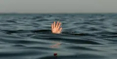 #rescued | വെള്ളത്തിൽ വീണ രണ്ടര വയസുകാരനെ വിദ്യാർഥി രക്ഷപ്പെടുത്തി 