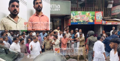 പാനൂരിൽ മദ്യലഹരിയിൽ ഇരുചക്രവാഹനത്തിലെത്തിയ  ബസ് തൊഴിലാളികൾ പൊലീസുകാരനെ കൈയ്യേറ്റം ചെയ്തു ; കൂറ്റേരി, മൊകേരി സ്വദേശികൾ അറസ്റ്റിൽ 