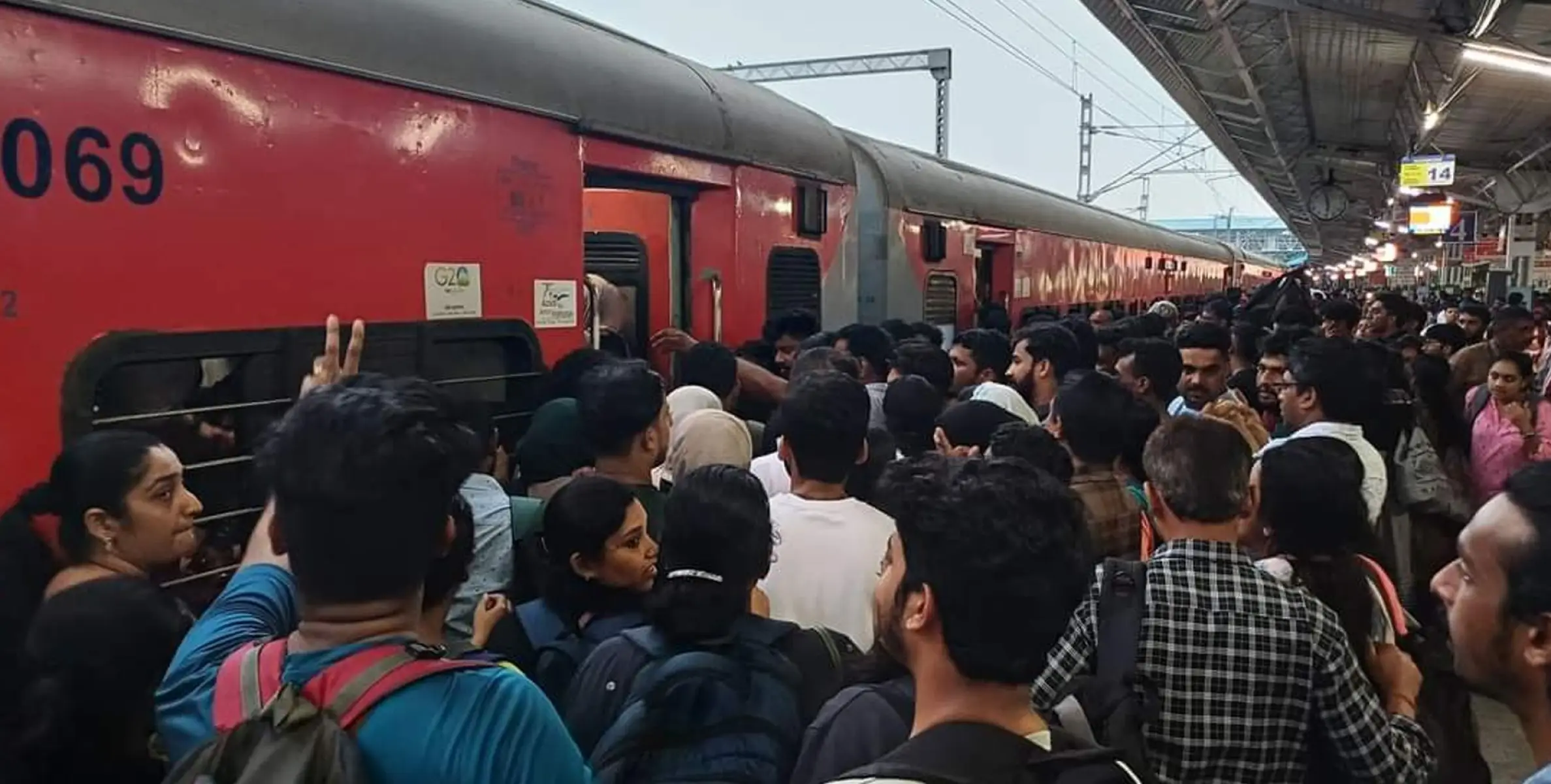 #trinjourney | യാത്രക്കാർക്ക് ശ്വാസം മുട്ടുന്നു; ദുരിതമായി മലബാറിലെ തീവണ്ടി യാത്ര 