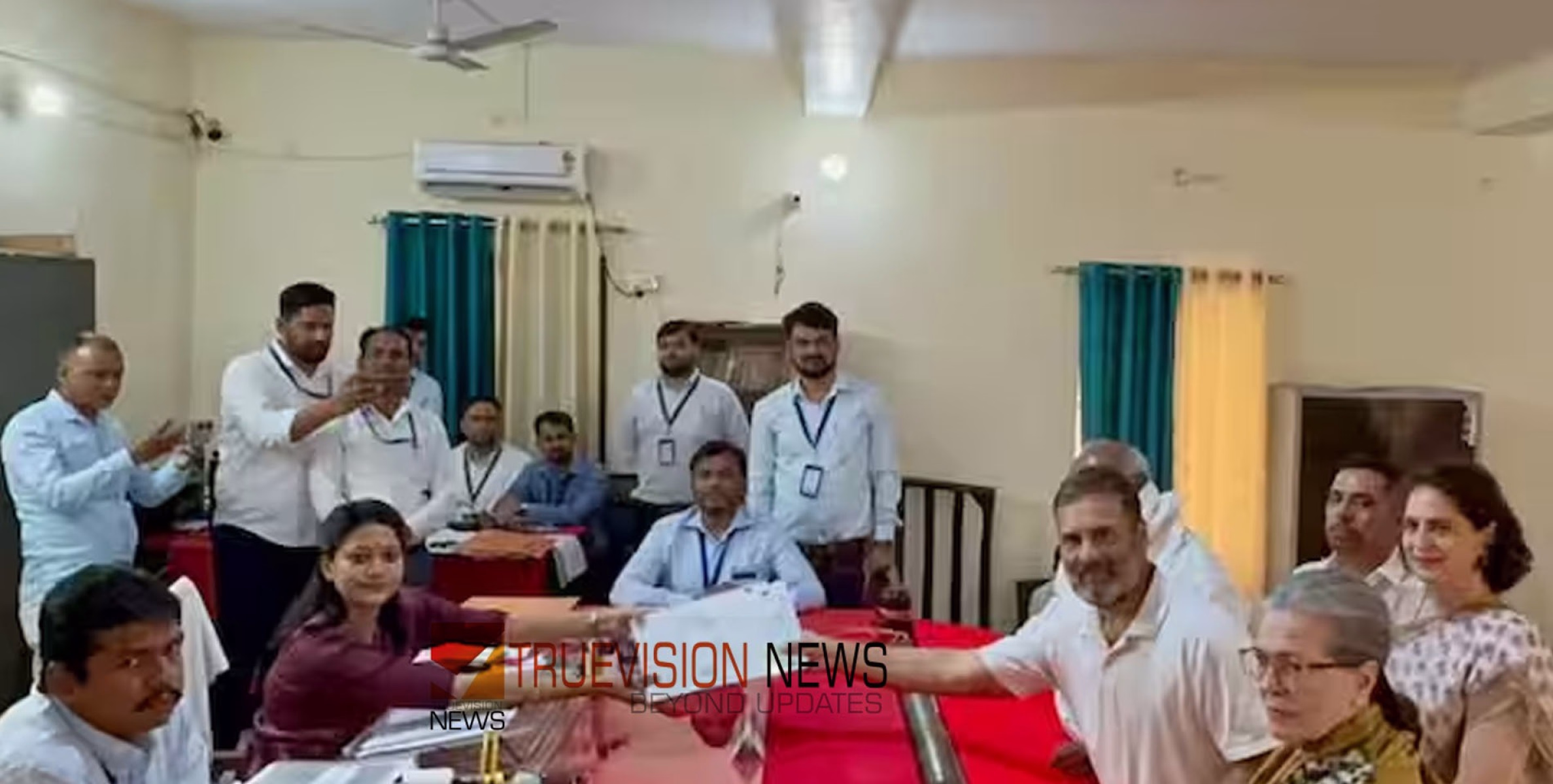 #RahulGandhi | രാഹുല്‍ ഗാന്ധി റായ്ബറേലിയിൽ; നാമനിര്‍ദേശ പത്രിക സമര്‍പ്പിച്ചു, ഒപ്പം സോണിയ ഗാന്ധിയും പ്രിയങ്കയും 