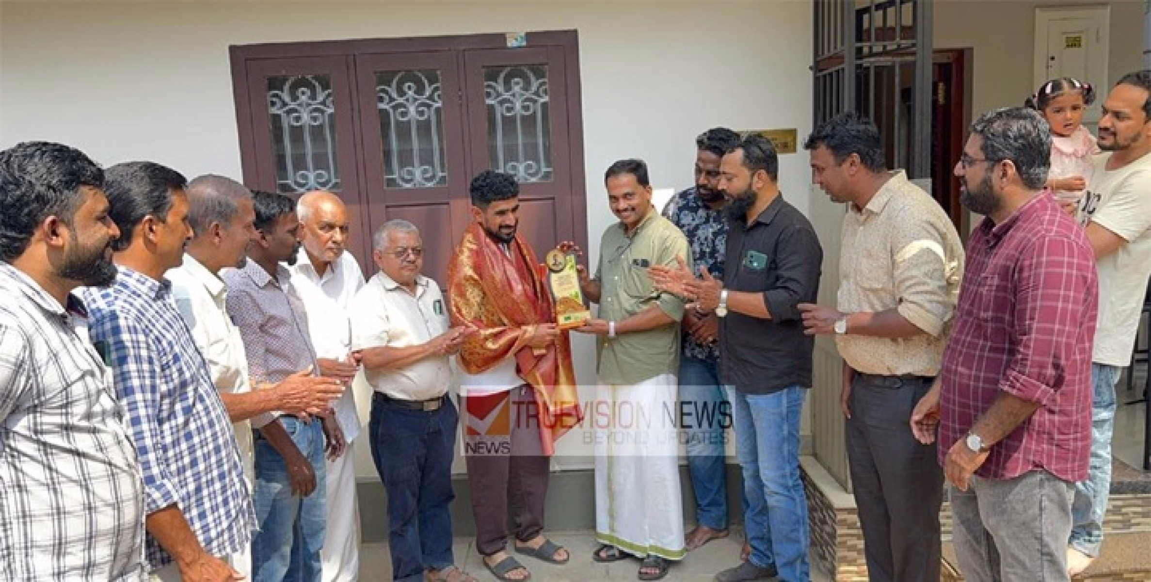 കേരള ക്രിക്കറ്റ്  താരം സൽമാൻ നിസാറിനെ യൂത്ത് ലീഗ് തലശേരി  നിയോജക മണ്ഡലം കമ്മിറ്റി ആദരിച്ചു.