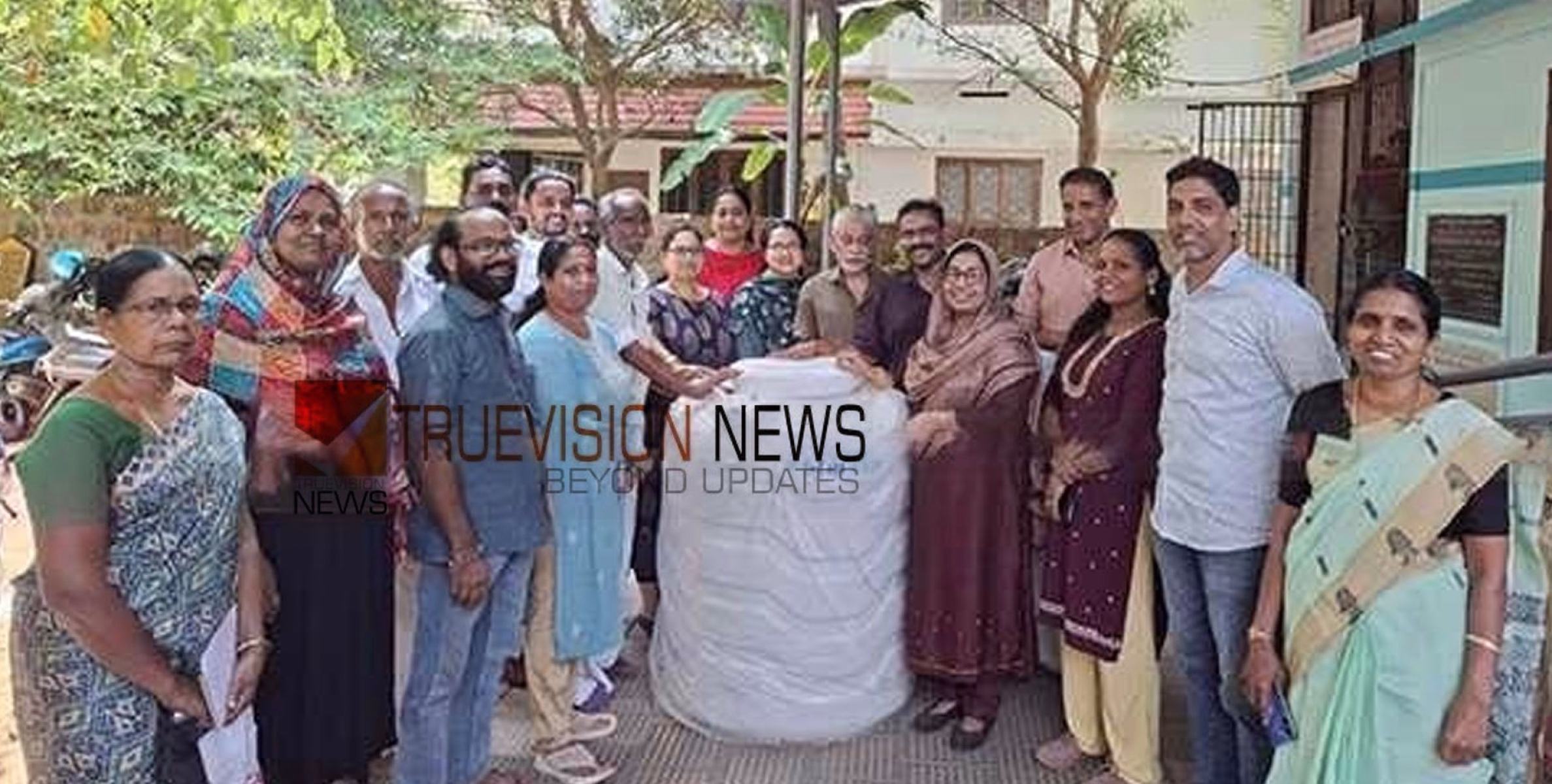 തീരദേശത്തിന് കരുതല്‍; അഴിയൂരില്‍ കുടിവെള്ള ടാങ്കുകള്‍ വിതരണം ചെയ്തു 