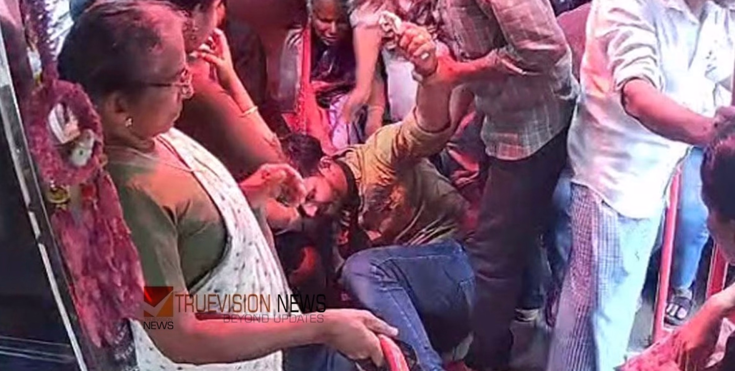 തൊട്ടിൽപ്പാലം ബസിൽ കയറി കണ്ടക്ടറെ മർദ്ദിച്ച കേസ്; വാണിമേൽ സ്വദേശിക്ക് പിന്നാലെ ഒരാൾ കൂടി പിടിയിൽ 