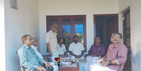 എൽ ഡി എഫ് പ്രക്ഷോഭത്തിലേക്ക്; ആയഞ്ചേരിയിൽ റോഡ് ഫണ്ട് വിതരണത്തിലെ വിവേചനത്തിനെതിരെ പ്രതിഷേധം