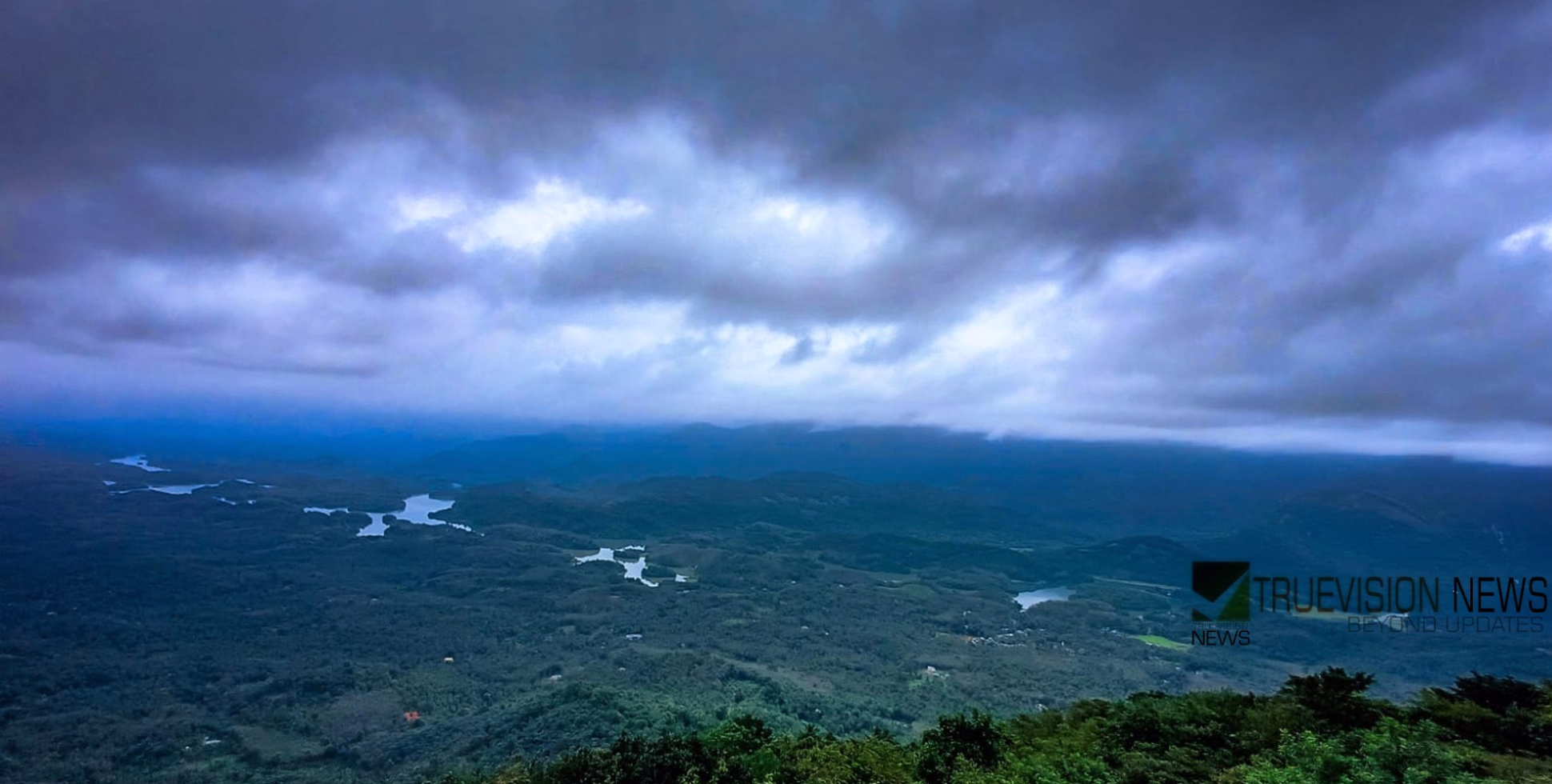കോടമഞ്ഞുപുതച്ച  കുളിരുകോരിയ സുന്ദരി; കോഴിക്കോടിന്റെ സ്വന്തം ഗവി 'വയലട'